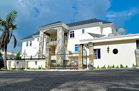 Caledonian Suites