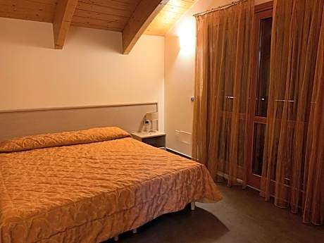 Two-Bedroom Apartment (4 Adults)