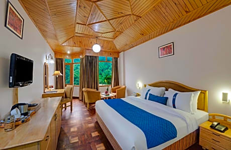 Deluxe Double Room with Mountain View
