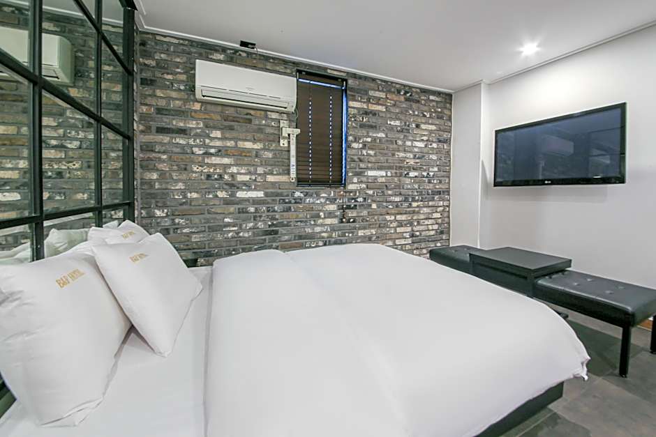 B&F Hotel