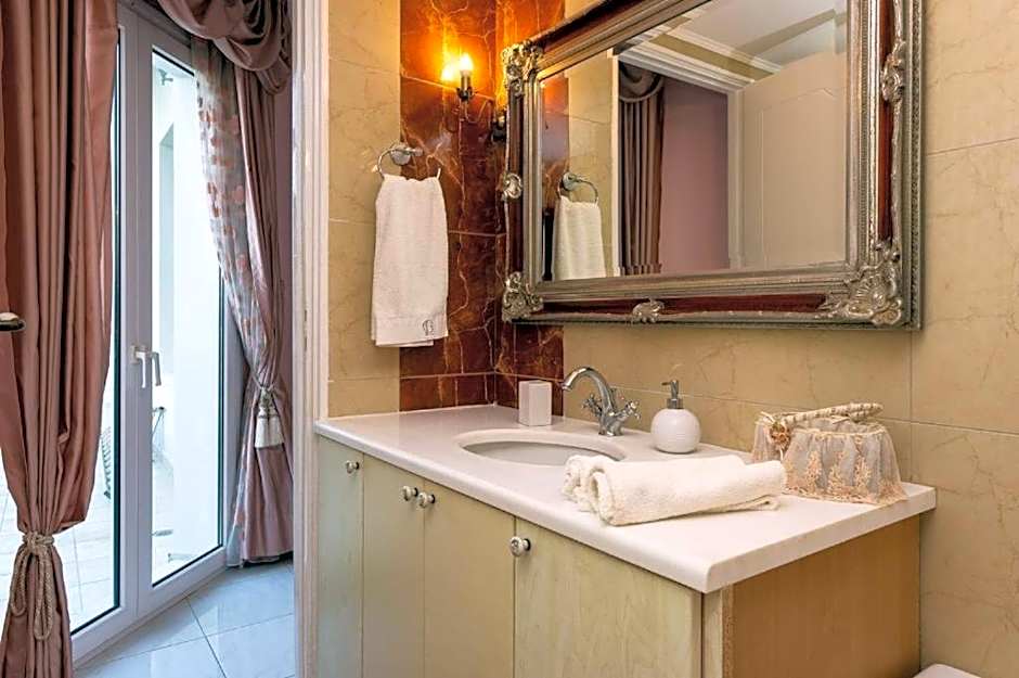 Rafkos Mansion with Private Pool and Amazing View