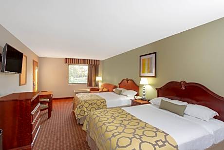 Studio Suite with Two Queen Beds - Non-Smoking