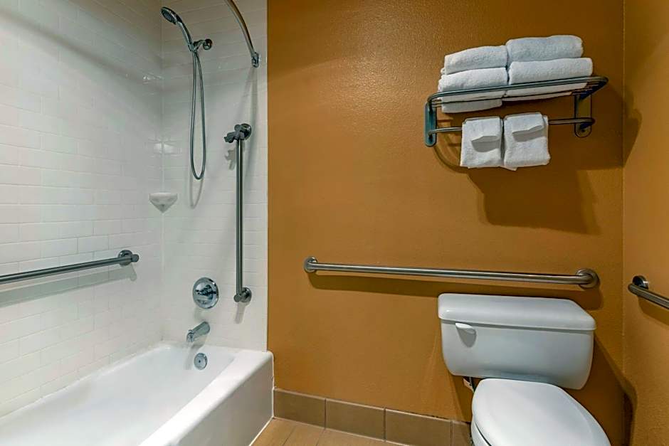 Best Western Plus Garden Court Inn
