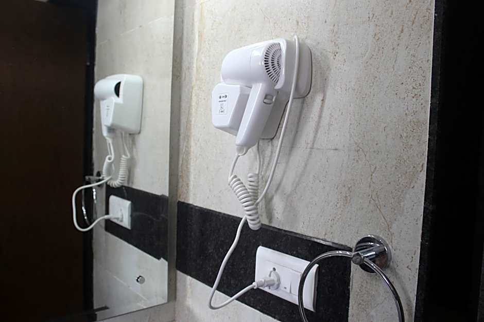 Hotel Saratharajans