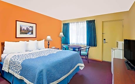 1 Queen Bed Non-Smoking