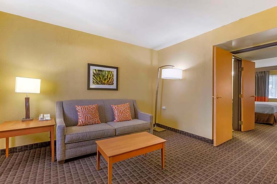 Best Western Plus Scottsdale Thunderbird Suites