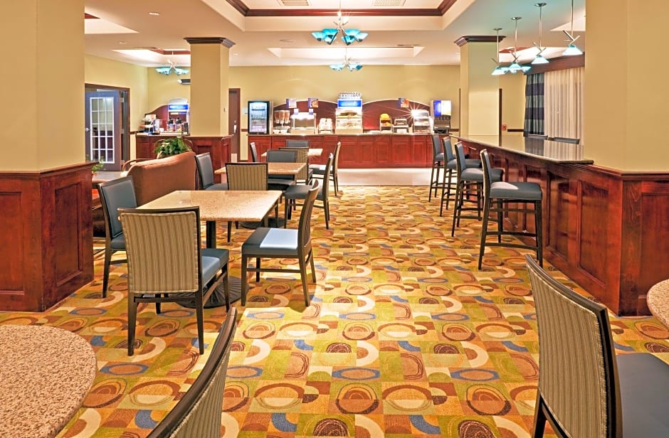 Holiday Inn Express and Suites Hotel - Pauls Valley