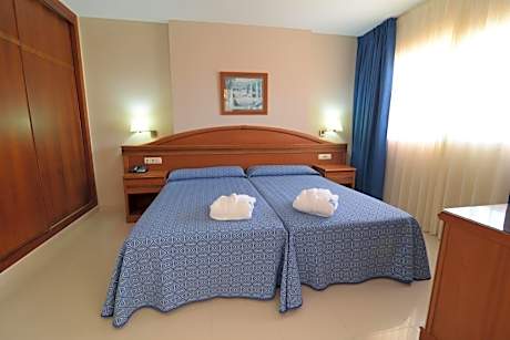 Triple Room (2 Adults + 1 Child)