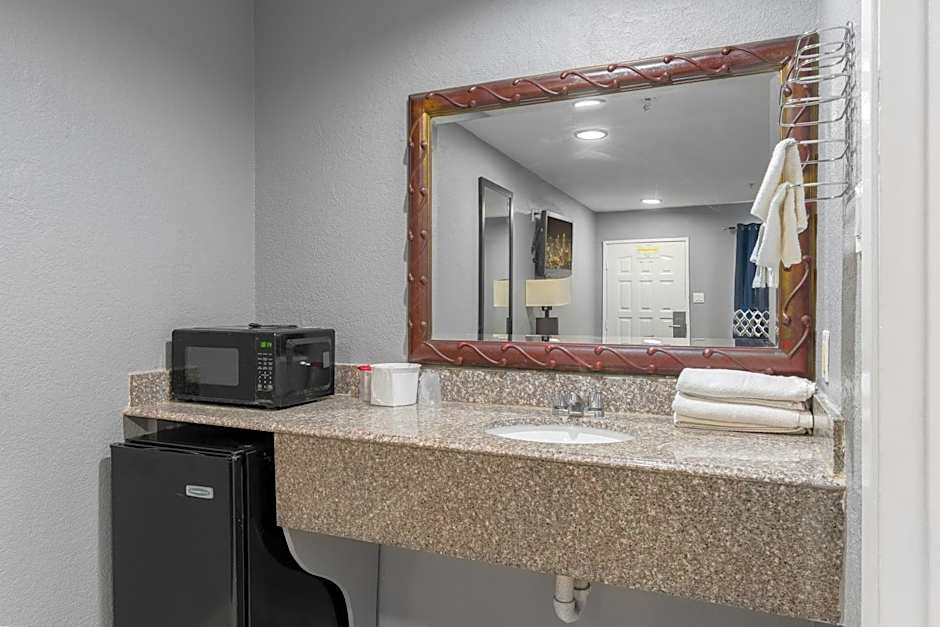 Golden Inn Dallas by Hotel O