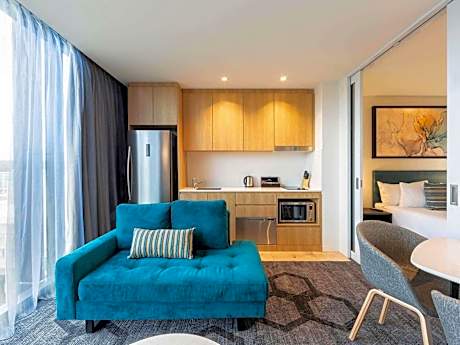 One-Bedroom Apartment with One Queen Bed