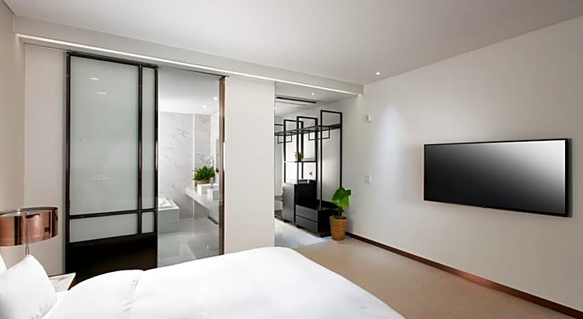 N Bridge Hotel