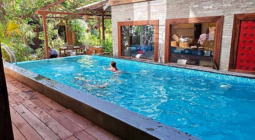 Hotel Middle Path & Spa