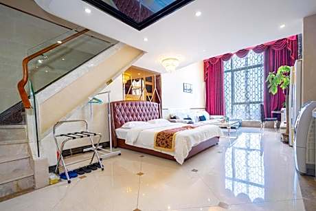 Deluxe Duplex Triple Suite