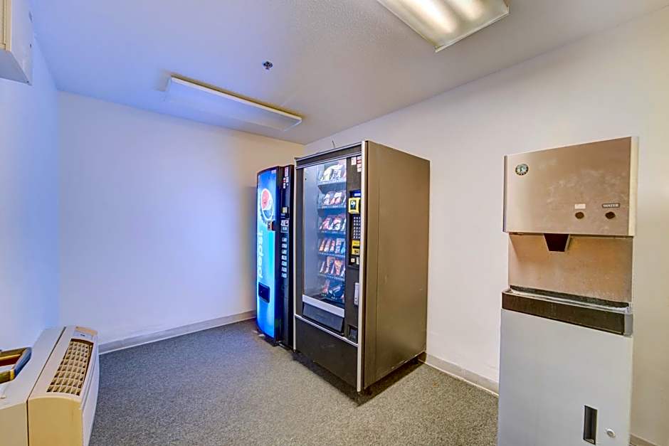 Capital O Amerihost Inn and Suites Fulton Hwy 54 MO