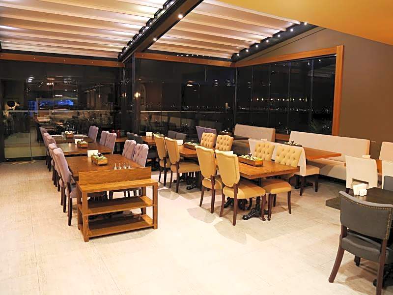 Pasaport Pier Hotel