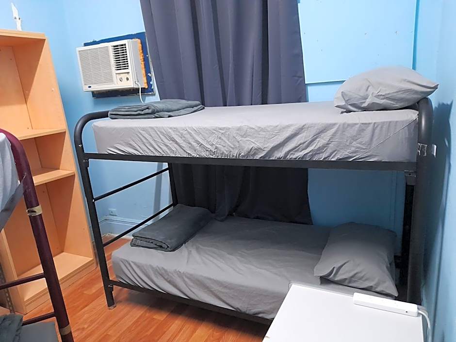 Ozi Inn Backpackers - Perth -Valid International Passport Required