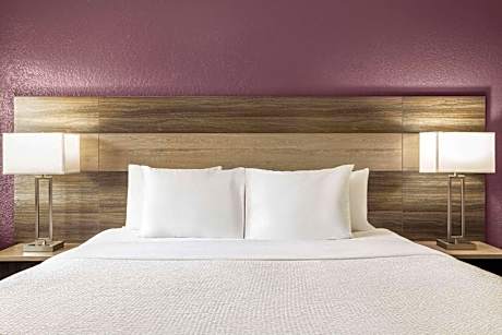 King Suite - Non-Smoking