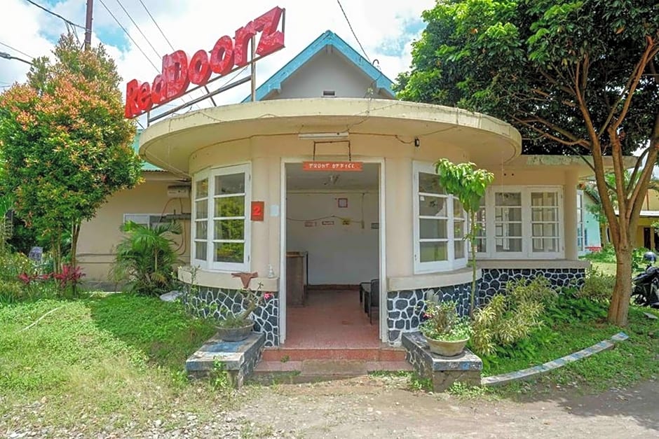 RedDoorz near Balai Kota Batu 3