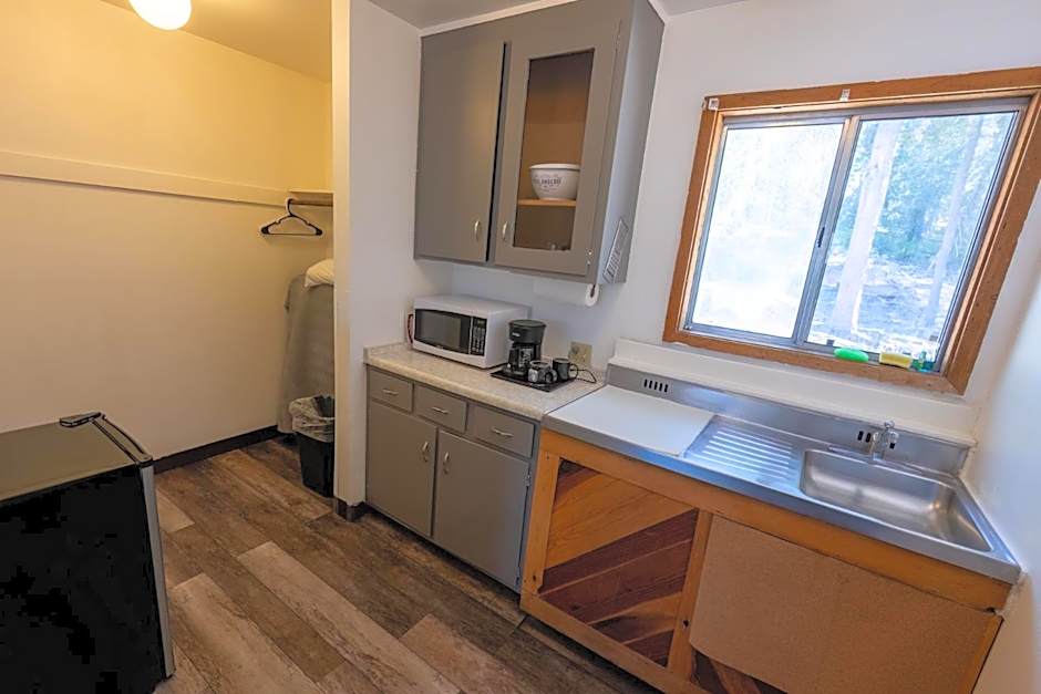 The Tamarack Lodge