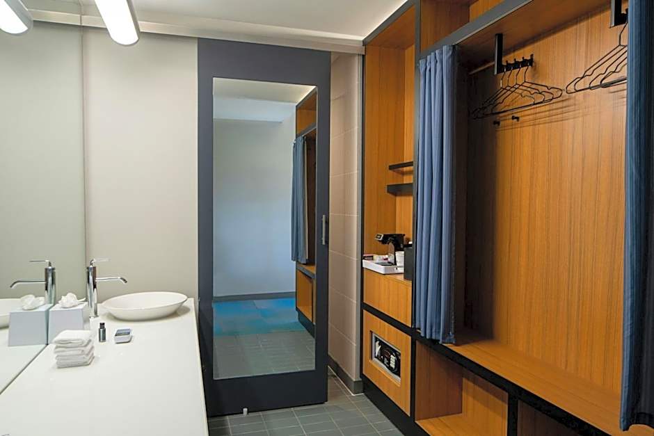 Aloft Green Bay