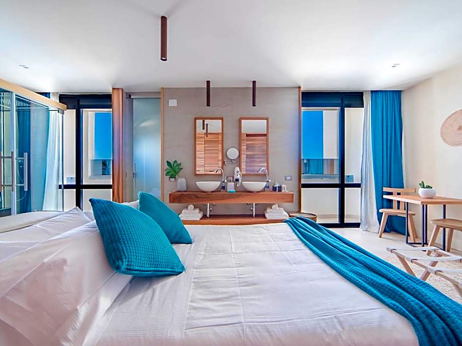 CUMEJA Beach Club & Hotel