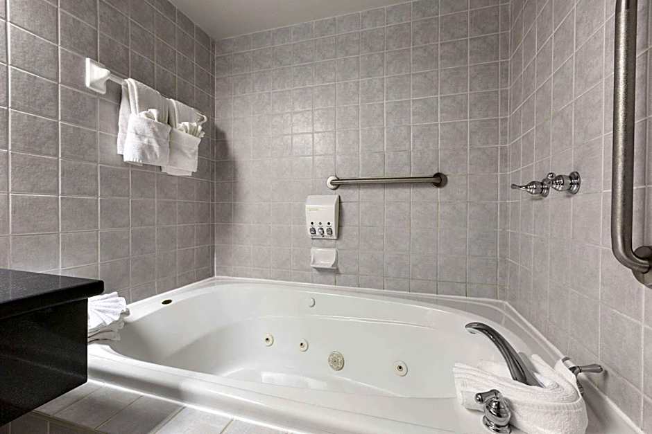 Days Inn by Wyndham Ottawa West