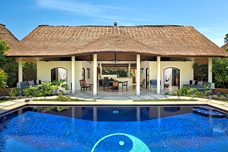 Two-Bedroom Villa with Private Pool and Bathtub
