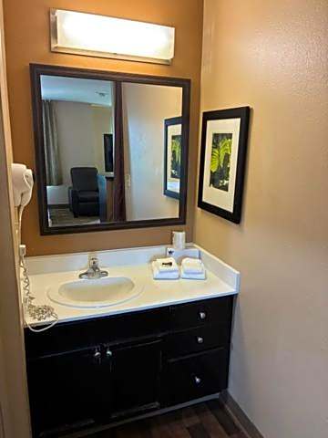 Hawthorn Extended Stay by Wyndham Irving Las Colinas