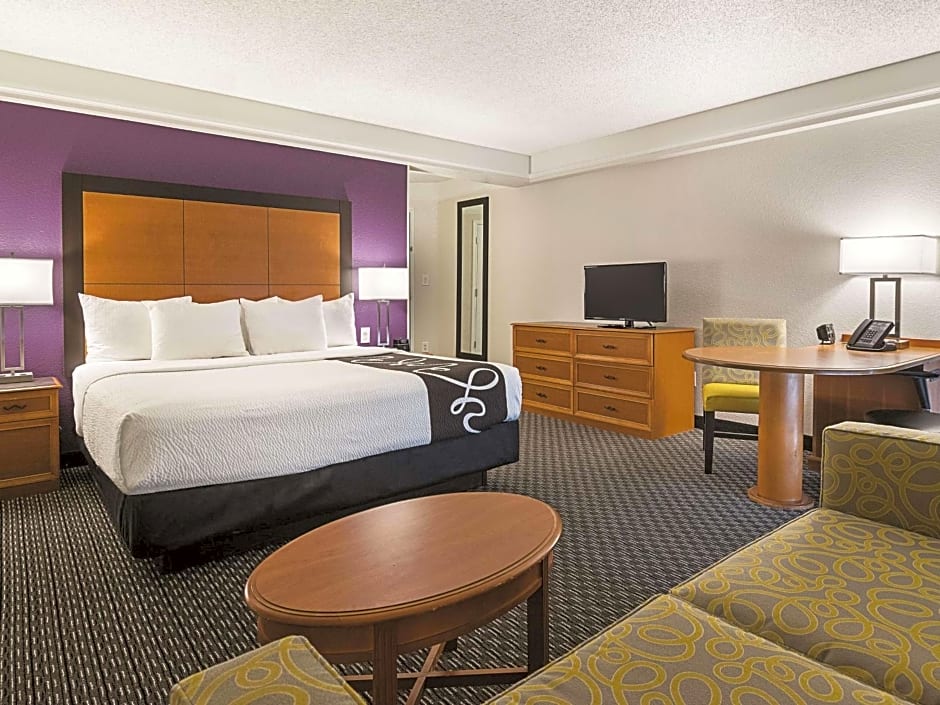 La Quinta Inn & Suites by Wyndham Miami Airport East