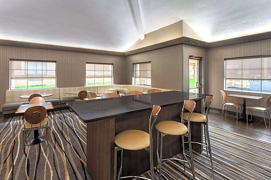 Super 8 by Wyndham Copley Akron