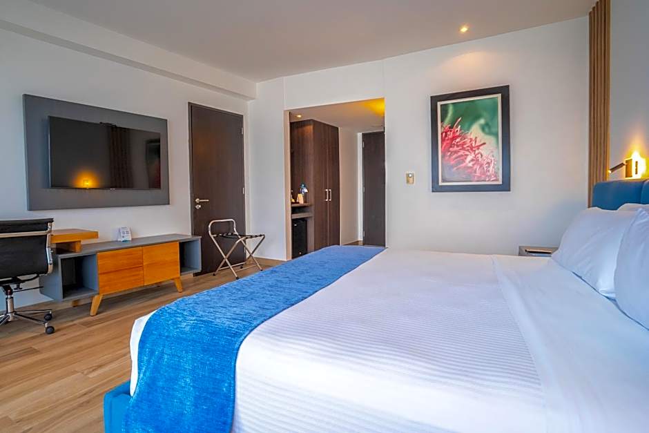 Wyndham Guayaquil, Puerto Santa Ana