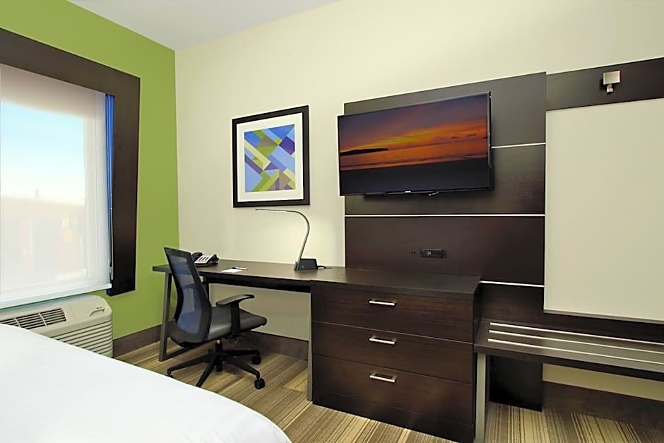 Holiday Inn Express & Suites Brookshire - Katy Freeway By IHG