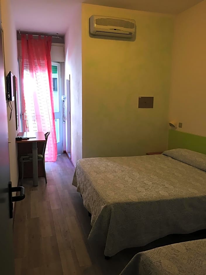 B&B Promenade Hotel Simple con Piscina