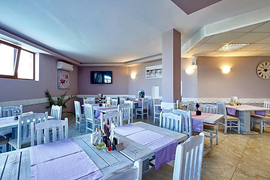 Toma's Residence - Front Beach