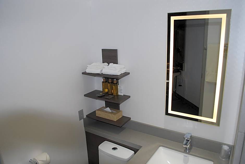 DoubleTree by Hilton Ottawa Downtown