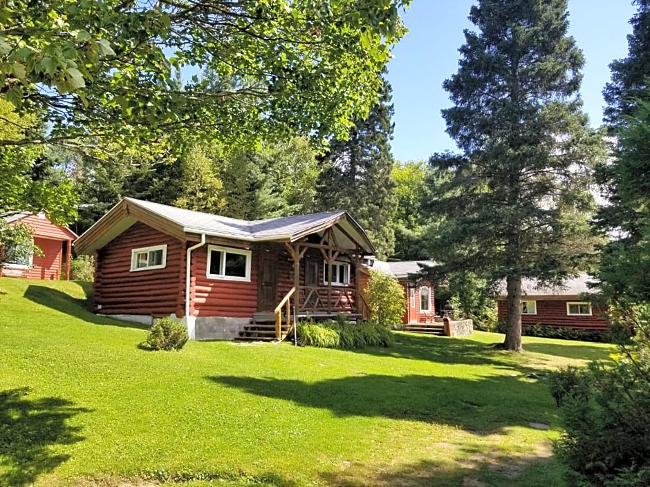 Kan-a-Mouche Pourvoirie Auberge et Chalets