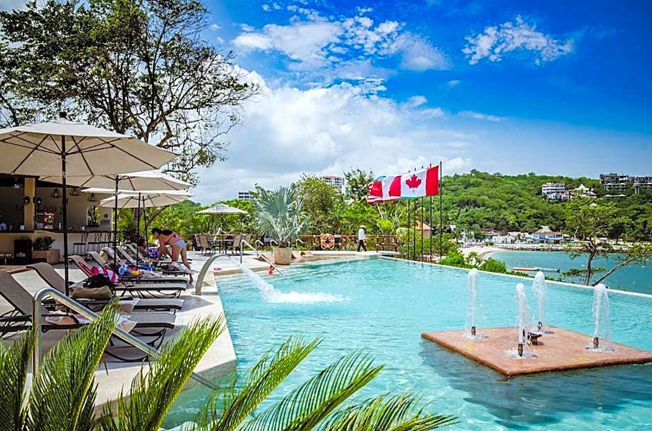 Binniguenda Huatulco & Beach Club