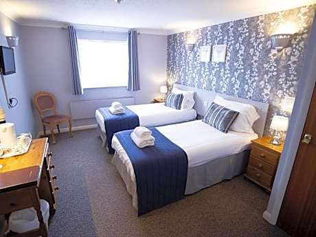 Twin Room with Private Bathroom