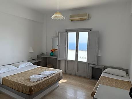 Triple Room with Sea View
