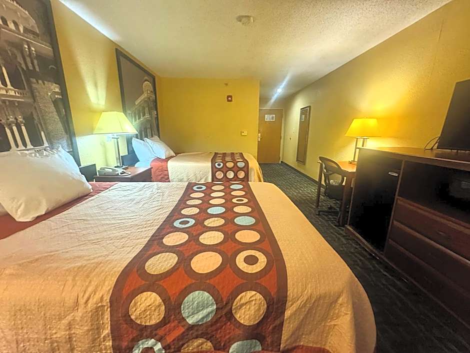 Super 8 by Wyndham Hattiesburg South