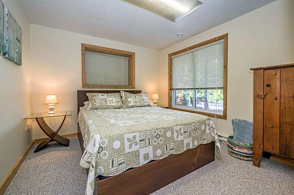 Waterfront W Sauna, Hot Tub & Boat Slip