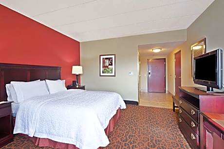 1 Queen Mobility/hearing Access Ri Shwr Ns Vis Firealrm/door/phn Alrt/hdtv Microwv/fridge/free Wi-fi