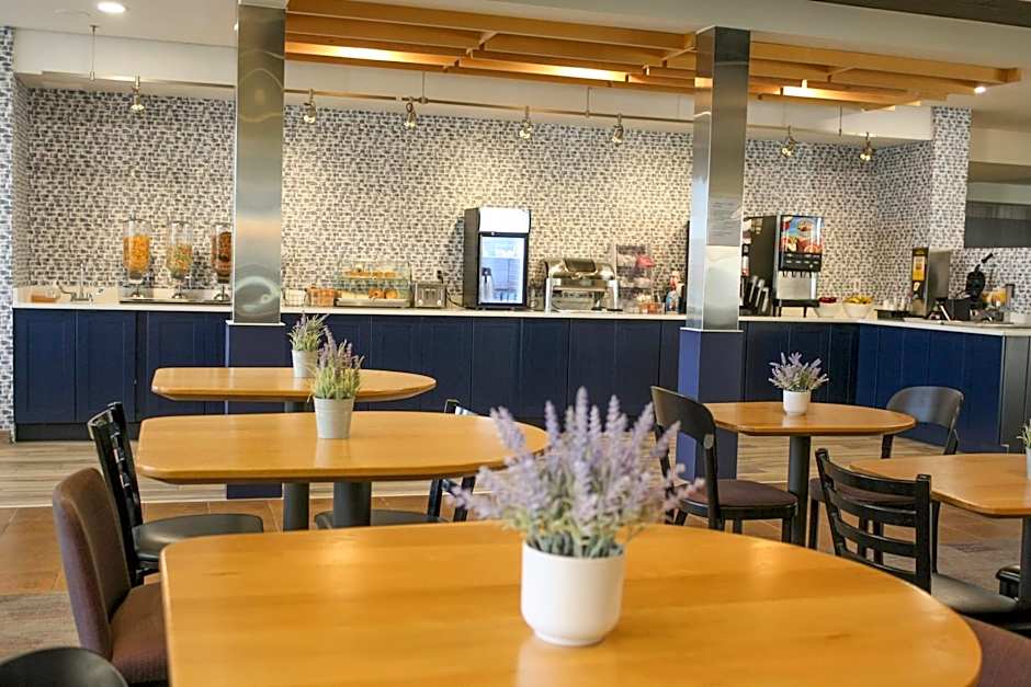 AmericInn by Wyndham Brookfield