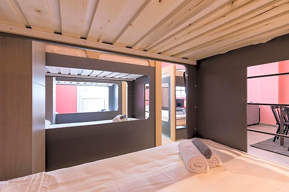 Local Hostel & Suites