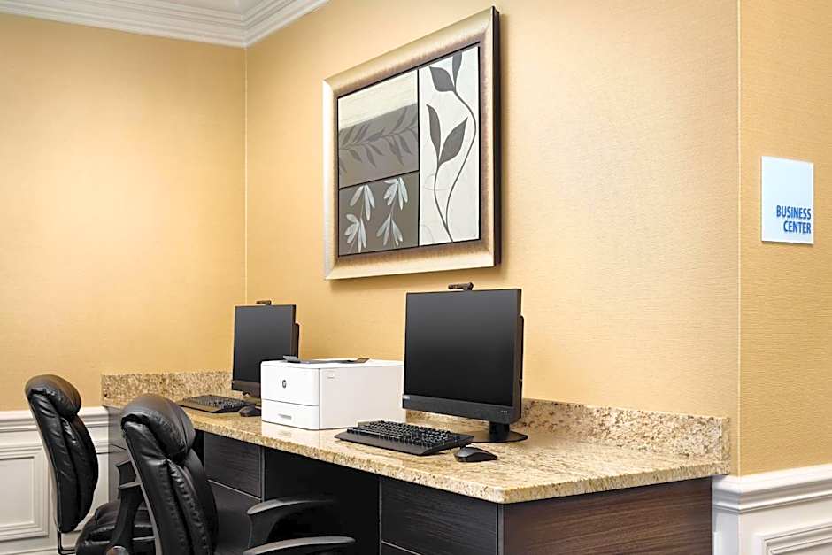 Holiday Inn Express & Suites Alpharetta By IHG