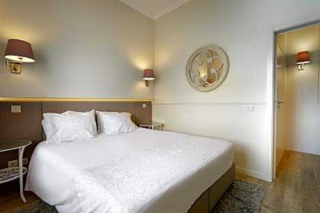 Superior One-Bedroom Apartment with Balcony and River View