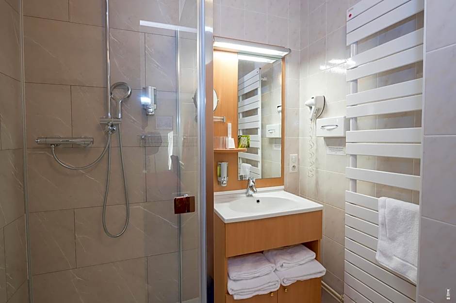 Logis Hotel des Lacs