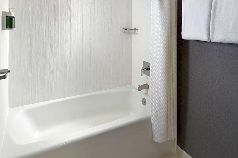 Courtyard by Marriott Charlotte Arrowood