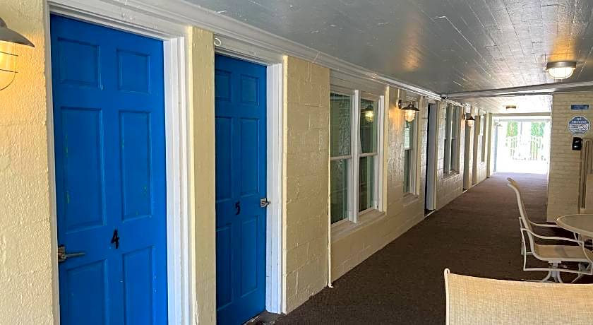 Georgianne Inn & Suites