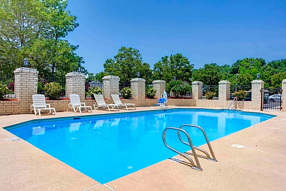 Days Inn by Wyndham Newport News City Center Oyster Point